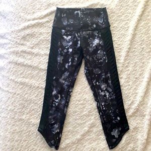 Lululemon crop bottoms